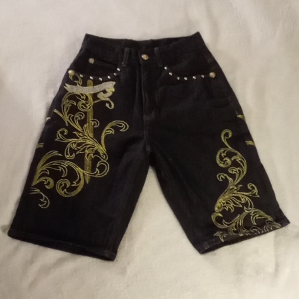 MENS DESIGNOR SHORTS SIZE SMALL!! NEW! LION BUTTONS AND GOLD EMBROIDERY.